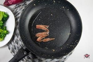 Foto raffigurante le acciughe per la preparazione della Pasta broccoli acciughe e pangrattato