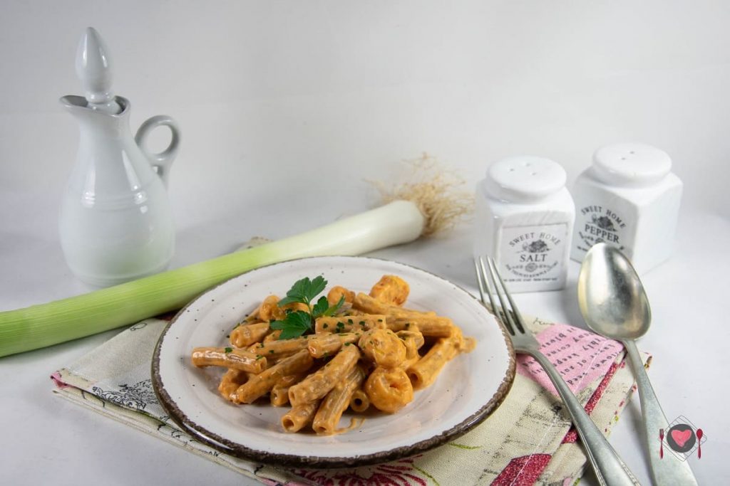 Foto raffigurante la ricetta pronta:  squisita e con un gusto delicato questa pasta  gamberetti e panna