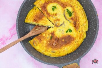 La foto raffigurante la frittata con speck