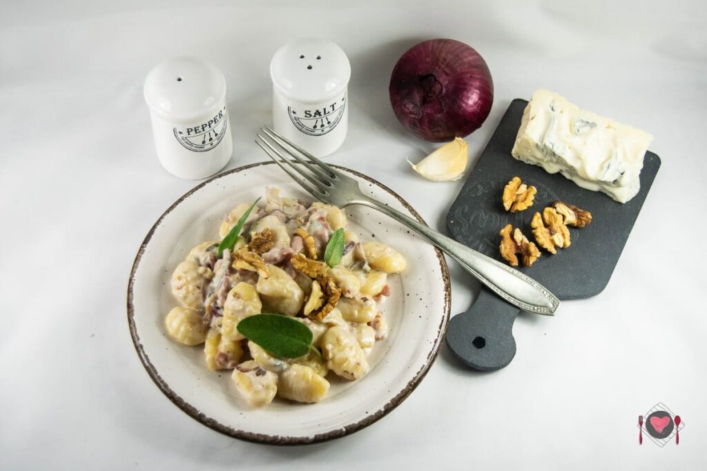 La foto raffigurante il nostro delizioso piatto di gnocchi gorgonzola speck e noci!