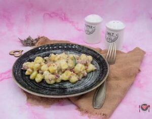 Gnocchi con gorgonzola e speck ( pronti in 20 minuti )