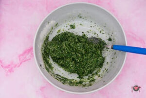 La foto raffigurante il composto a base di spinaci, per la preparazione degli gnocchi di spinaci