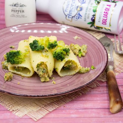 La foto raffigurante la pasta broccoli acciughe e pangrattato pronta