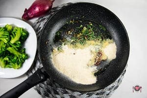 La foto rappresentante il pangrattato per la preparazione della Pasta broccoli acciughe e pangrattato
