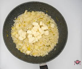 Risotto pere e formaggio ( pronto in 35 minuti )