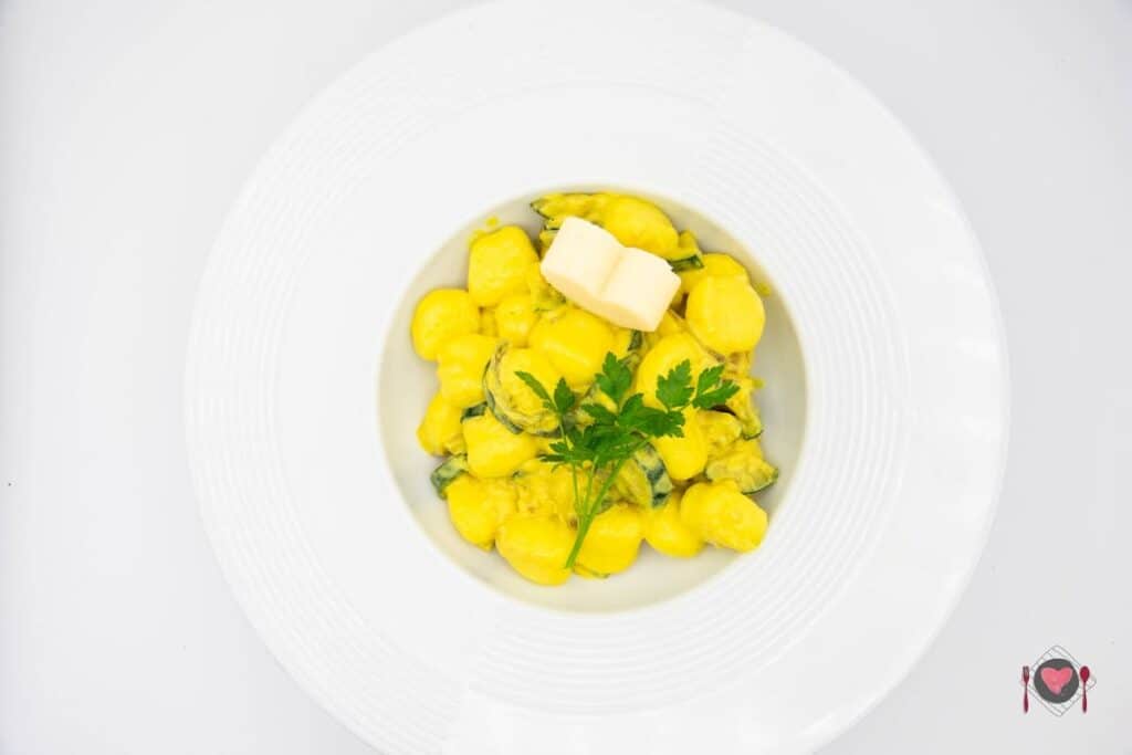 Gnocchi zucchine e zafferano ( in 30 minuti ) La foto raffigurante il nostro delizioso piatto di gnocchi zucchine e zafferano!