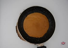 La foto raffigurante il pancake cotto per la preparazione dei pancake alla Nutella