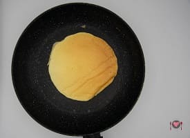 La foto raffigurante il pancake pronto per la preparazione della ricetta dei pancake in bottiglia