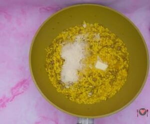 Risotto zafferano e salsiccia ( cremoso in 30 minuti )