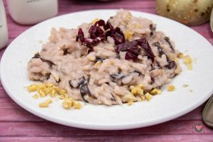 Home page La foto raffigurante il nostro Risotto radicchio e noci pronto