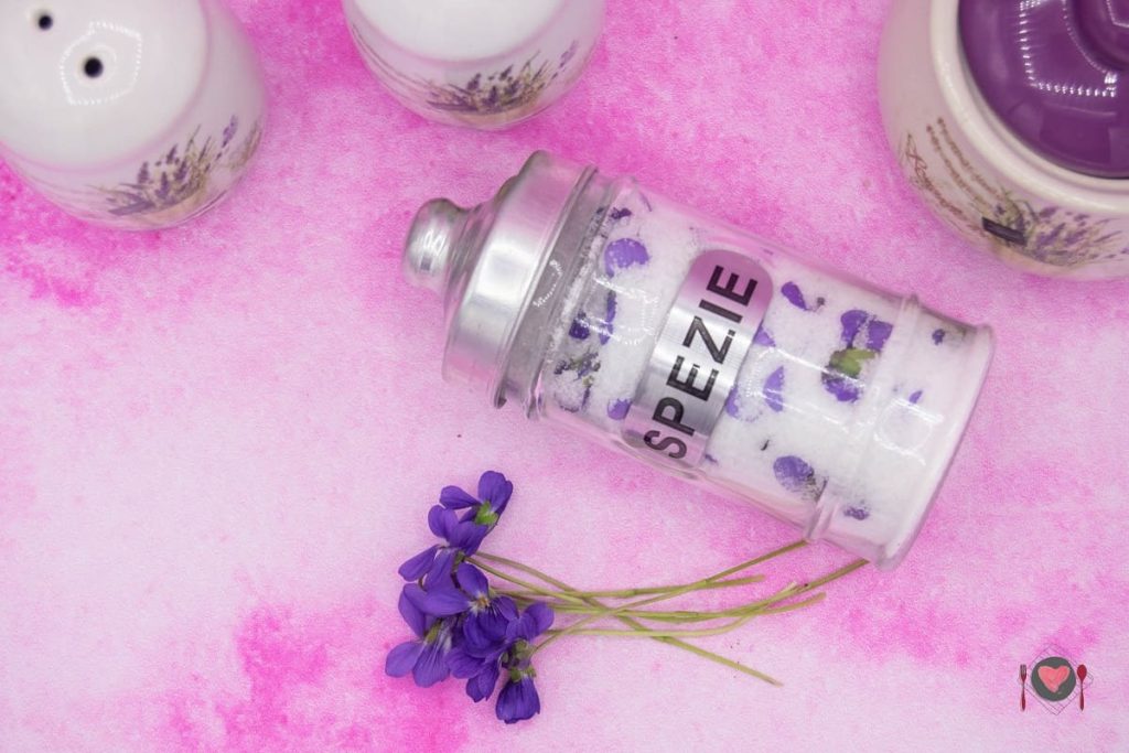 La foto raffigurante il nostro sale alle violette
