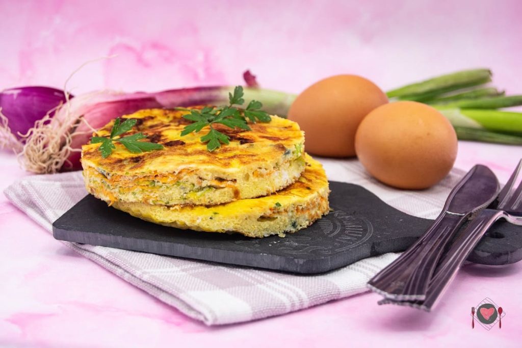 La foto raffigurante la frittata di fiori di zucca pronta per essere gustata nel panino