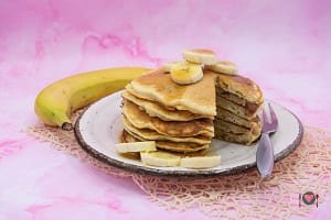 La foto raffigurante i nostri pancake alle banane pronti per essere serviti