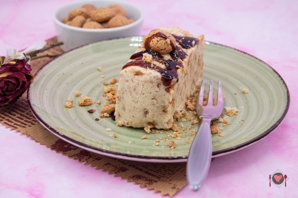 La foto raffigurante il semifreddo all'amaretto