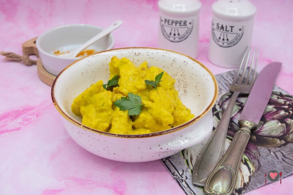 La foto raffigurante il pollo alla curcuma