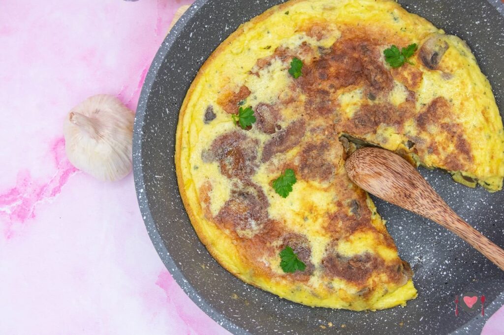 La foto raffigurante la frittata di funghi