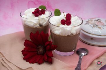 Cheesecake alle pesche monoporzione ( pronta in 15 minuti )