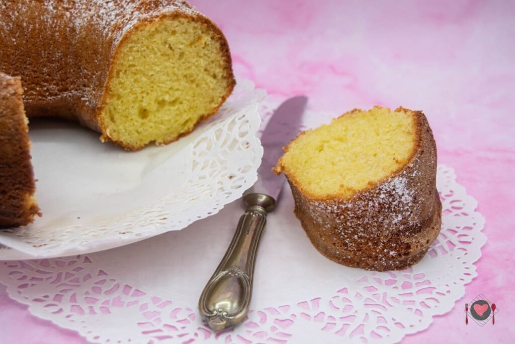 Ciambellone Allo Yogurt ( Sofficissimo In 45 Minuti )