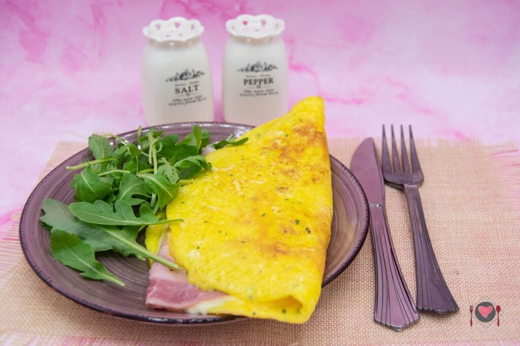 La foto raffigurante l'omelette prosciutto e formaggio