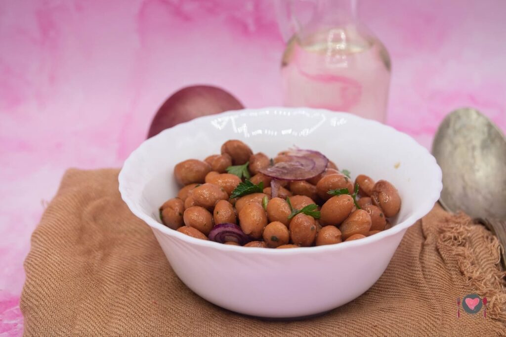 La foto raffigurante i fagioli e cipolle