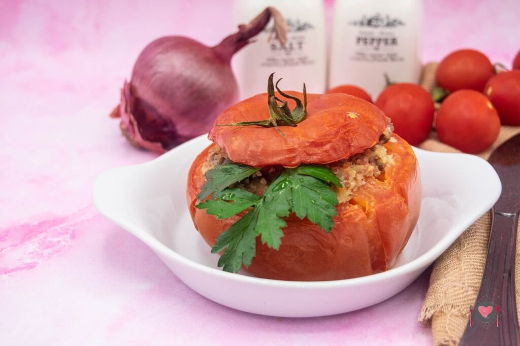 La foto raffigurante i pomodori ripieni di carne