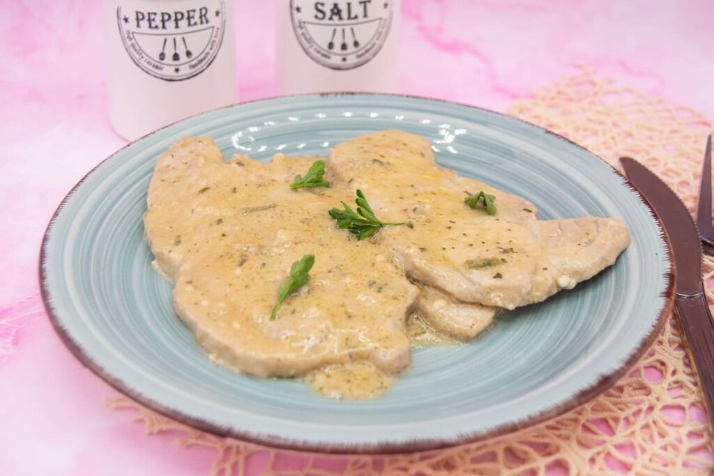 Scaloppine al gorgonzola ( tanta bontà in 15 minuti ) La foto raffigurante le scaloppine al gorgonzola veloci.