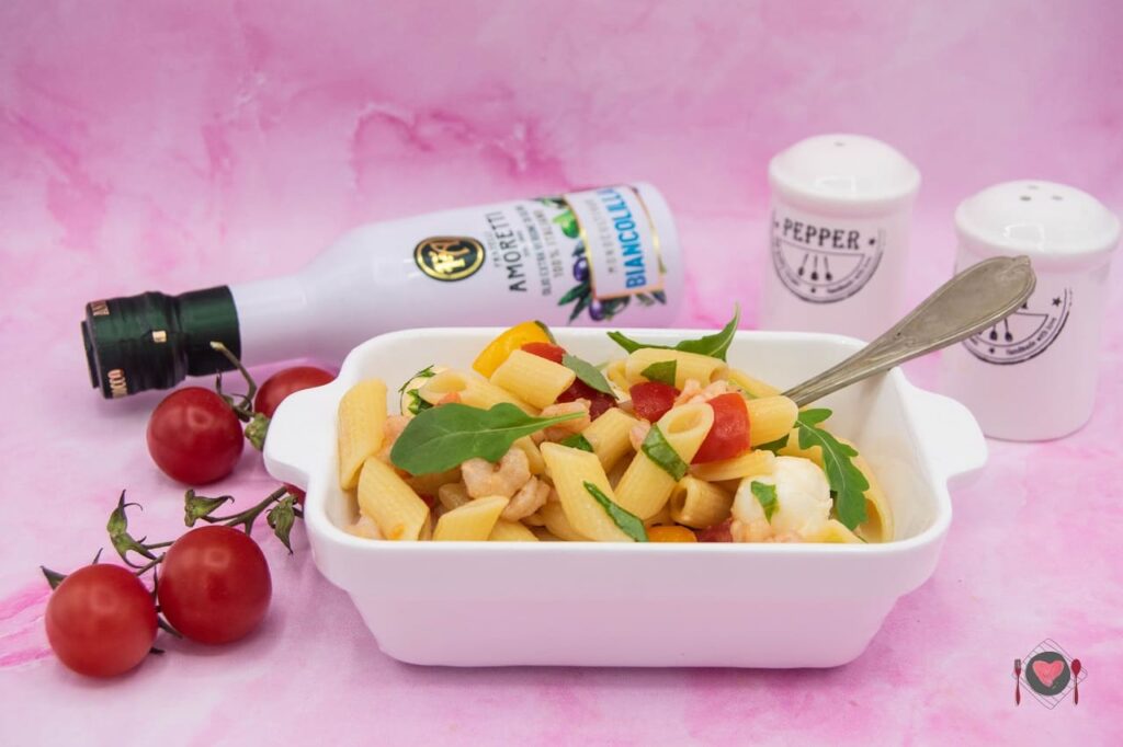 La foto raffigurante la pasta fredda con gamberetti