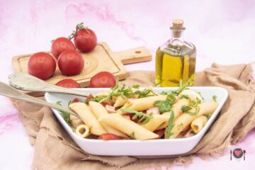 La foto raffigurante la pasta fredda cotto e pomodorini