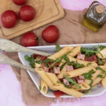 Pasta fredda cotto e pomodori ( in soli 20 minuti ) La foto raffigurante la pasta fredda cotto e pomodorini facile
