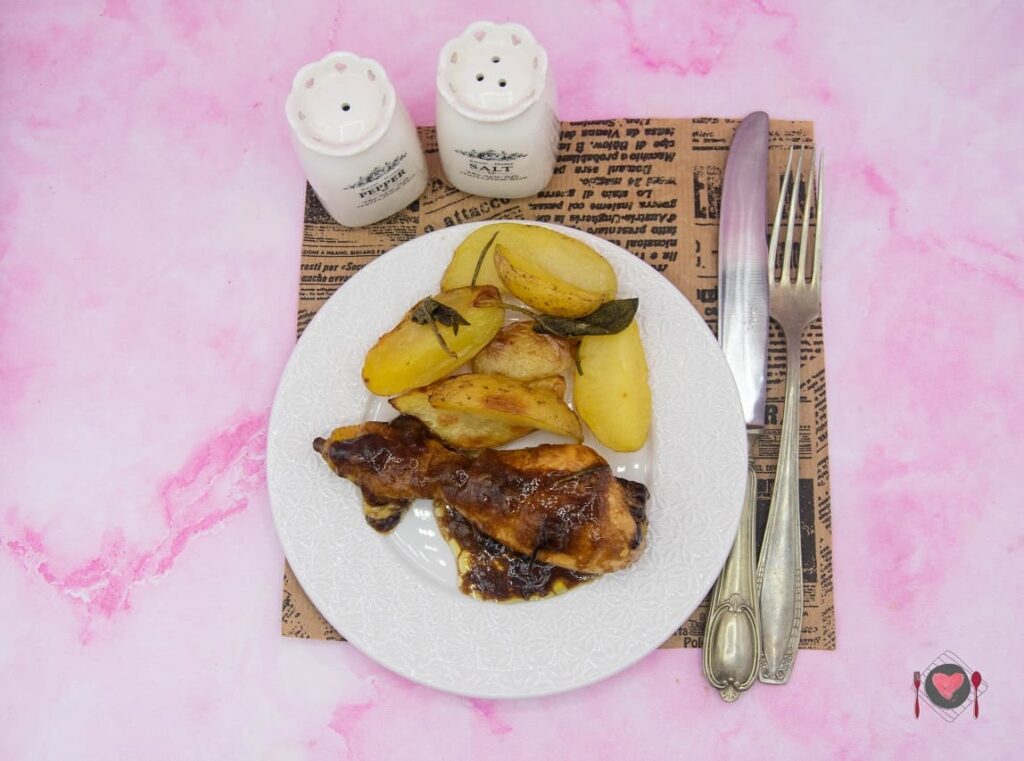 Cosce di pollo alla birra ( le prepari in 15 minuti ) La foto raffigurante la ricetta facile delle cosce di pollo alla birra.