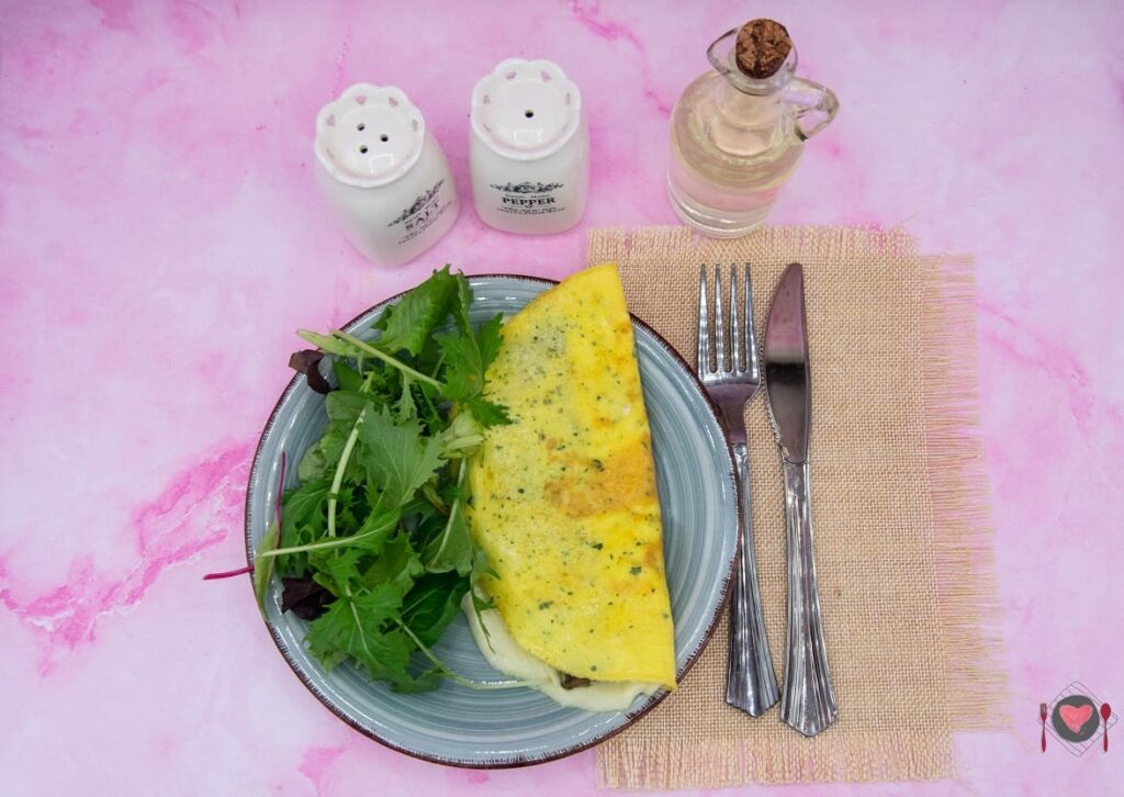 Omelette con funghi ( delizia estrema in 20 minuti ) La foto raffigurante l'omelette con funghi veloce.