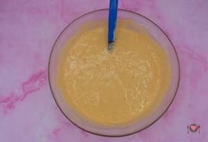 La foto raffigurante l'impasto liscio e senza grumi, per la preparazione dei muffin cachi e ricotta
