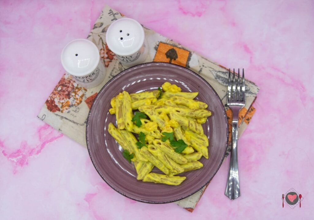Pasta gamberetti e zafferano ( in 30 minuti ) La foto raffigurante la ricetta facile della pasta gamberetti e zafferano.