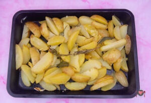 La foto raffigurante le patate girante, per la preparazione delle patate al forno
