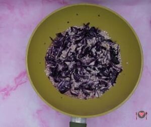 Risotto con cappuccio viola ( pronto in 30 minuti ) Risotto con cappuccio viola ( pronto in 30 minuti )