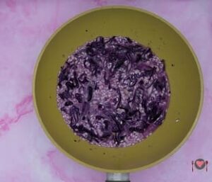 Risotto con cappuccio viola ( pronto in 30 minuti ) Risotto con cappuccio viola ( pronto in 30 minuti )