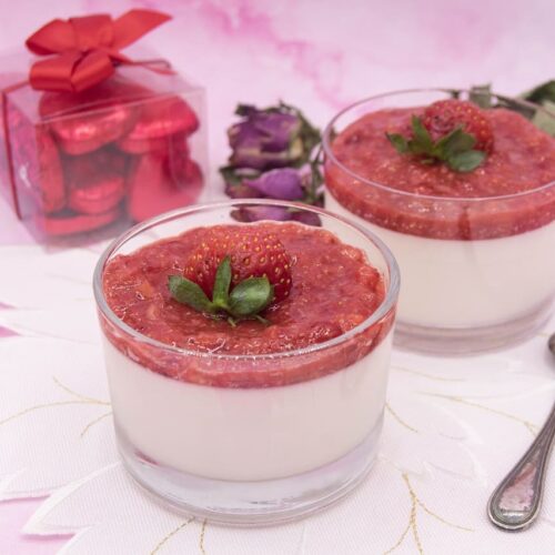 La foto raffigurante la panna cotta alle fragole