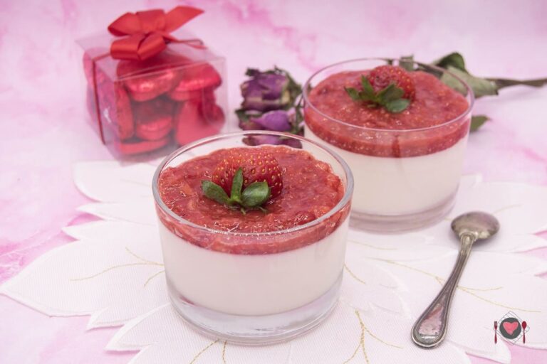 La foto raffigurante la panna cotta alle fragole