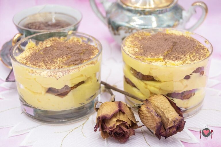 La foto raffigurante il dolce freddo con crema al burro