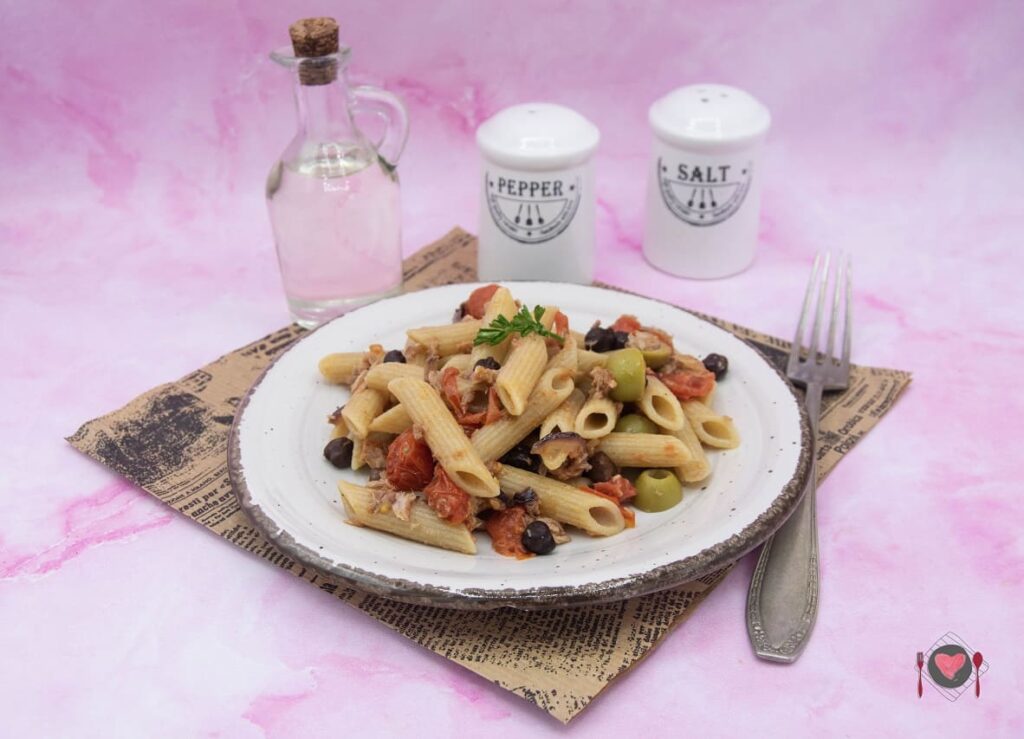 Pasta fredda ceci e tonno ( in appena 25 minuti ) La foto raffigurante la foto della pasta fredda facile ceci e tonno.