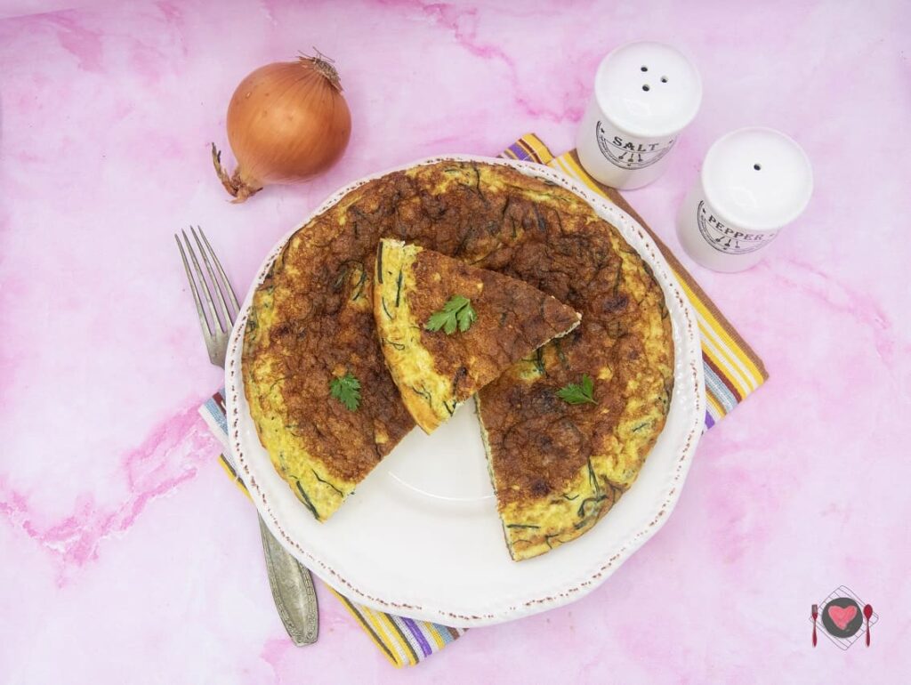 Frittata con gli agretti ( gustala in 25 minuti ) La foto raffigurante la frittata con gli agretti, morbida e soffice.