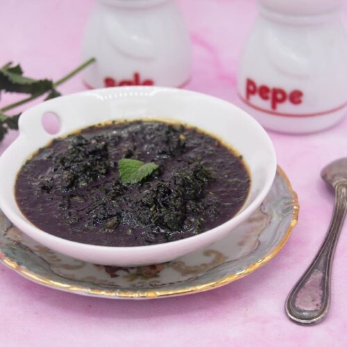 La foto raffigurante la salsa alla menta e prezzemolo