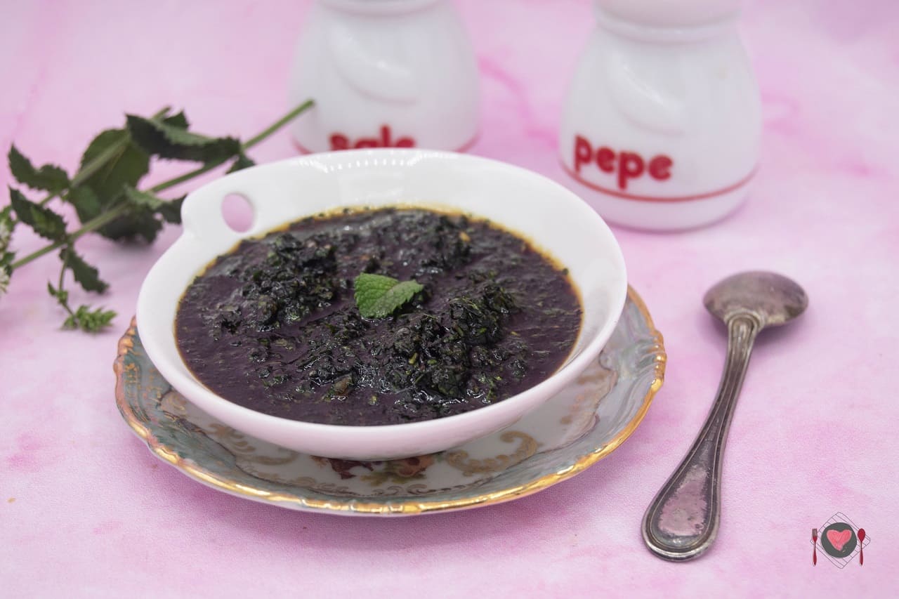 La foto raffigurante la salsa alla menta e prezzemolo