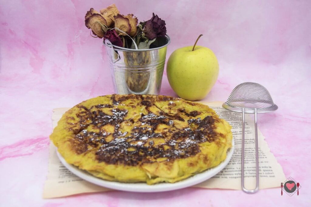 Frittata di mele ( irresistibile in soli 20 minuti ) La foto raffigurante la frittata di mele veloce.