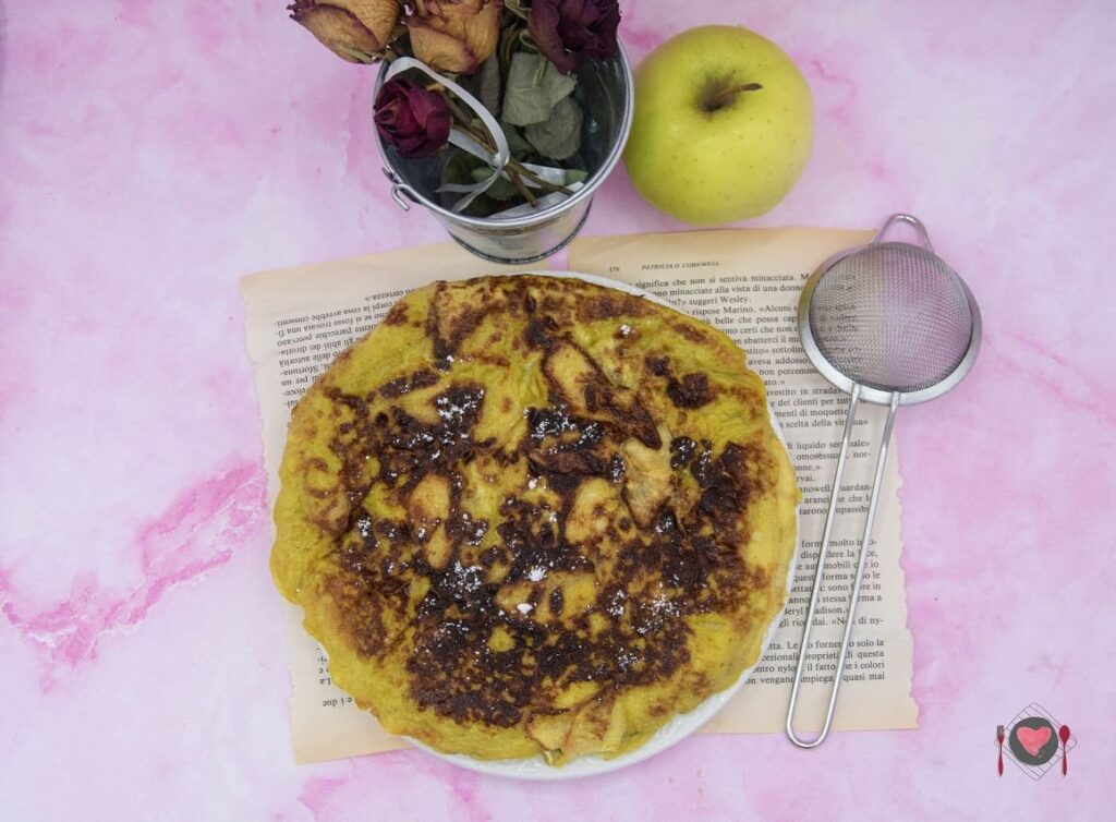 Frittata di mele ( irresistibile in soli 20 minuti ) La foto raffigurante la frittata di mele semplice.