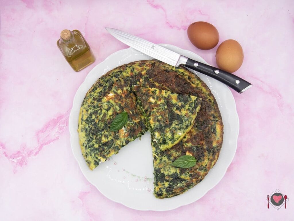 La foto raffigurante la ricetta facile della frittata spinaci e feta.