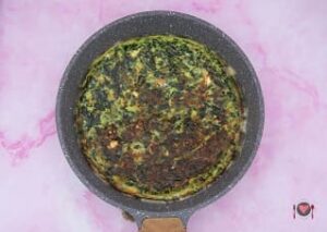 La foto raffigurante la frittata bella dorata, per la preparazione della frittata spinaci e feta