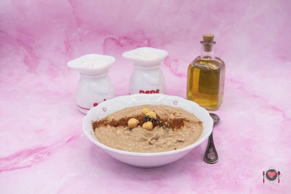 Hummus di ceci ( perfetto in 10 minuti ) La foto raffigurante la ricetta dell'hummus di ceci.