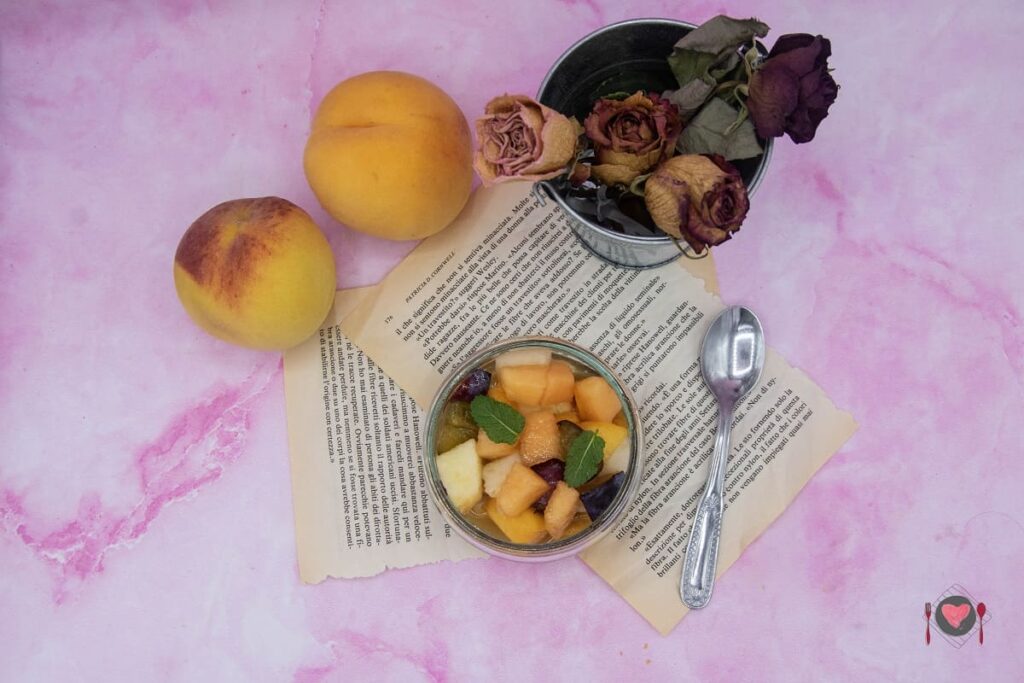 Macedonia di frutta con liquore ( la prepari in 10 minuti ) La foto raffigurante la ricetta della macedonia di frutta con liquore.
