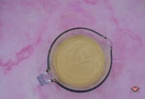 Mousse allo zabaione ( piacere supremo in 20 minuti ) La foto raffigurante lo zabaione aggiunto agli albumi, per la preparazione della mousse allo zabaione